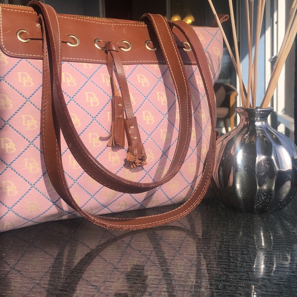 Dooney& Bourke shoulder bag
